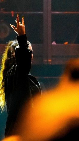 Il y a deux mois, nous fêtions les 40 ans de RSF à la @gaitelyrique, 40 ans d’info libre, 40 ans de combats 🔥

On ne vous dira jamais assez MERCI d’avoir répondu présent.e.s dans ce combat pour un journalisme libre, indépendant et pluraliste.

Rencontres, ateliers, projections, concerts, stand-up… Retour en images sur le festival « Informer le monde de demain » sous le signe de l’engagement et de la solidarité au service du journalisme.

Pour suivre la production de RSF vous pouvez :
📹 Suivre la page Youtube pour voir les replay s du festival mais aussi nos vidéos d’actualités, interviews, décryptages et documentaires (lien en bio)
🔗 Consulter nos articles sur rsf.org
✉️ Vous abonner à notre newsletter sur rsf.org pour un résumé de nos actions et productions

@artefr
@heradefeist
@singa_paris
@veroniquedeviguerie
@ericbouvet
@loup.espargiliere
@martin.boudot
@splannenquetes
@preparez_vous_pour_la_bagarre
@tristan_waleckx
@ariaonair
@mathieu_molard
@LaSAIF
@FMM
@RFI
@Stevenjambot
@robin_tutenges
@wizard_bisan1
@sergemichel.1
@helenelamtrong
@freemortaza
@rob1grassi
@we_are_bottoms_up
@cause.s_toujours
@ruedelechiquier
@louiemedia

@florebengbeng
@smartkidmyra
@dysturb
@catchlight.io
@kialaogawa
@mamari.munezero
@voyovoyou

#InformerLeMondeDeDemain #FestivalRSF #LibertéDeLaPresse #GaîtéLyrique #ReportersSansFrontières