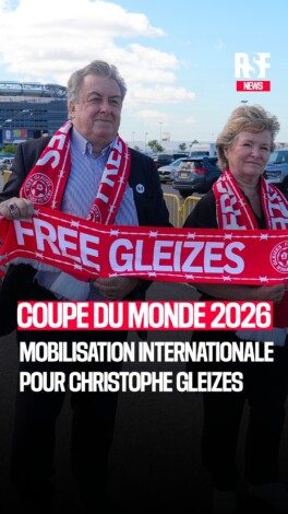 Sylvie Godard et Francis Godard, la mère et le beau-père du journaliste Christophe Gleizes emprisonné en Algérie depuis plus d'un an, ont rappelé, face aux journalistes du monde entier, que “C’est Christophe qui devrait être ici à notre place.”

Au cœur de cette compétition internationale, où sont réunis les principaux acteurs du football international, ils ont renouvelé leur appel à la clémence au président algérien Abdelmadjid Tebboune, seul désormais en mesure d'obtenir la libération du journaliste.

Que Christophe Gleizes soit contraint de suivre depuis sa cellule la compétition qu’il devrait couvrir sur le terrain est une situation inacceptable qui ne peut perdurer. La mobilisation exceptionnelle de ses confrères et consoeurs, de la FIFA et de l’ensemble de la communauté du football rappelle une évidence : Christophe doit être libre, aux côtés des journalistes accrédités, et non privé de sa liberté pour avoir exercé son métier.

–

Outside the stadium, Sylvie and Francis Godard, Christophe Gleizes’ mother and stepfather, a journalist who has been imprisoned in Algeria for over a year, addressed journalists from around the world, reminding them that: “Christophe should be here instead of us. 

We are here because our son cannot be, and because it is now our responsibility to carry his voice.” At the heart of an event bringing together the leading figures of international football, they renewed their appeal for clemency from Algerian President Abdelmadjid Tebboune, who is now the only person with the authority to secure the journalist’s release.

The fact that Christophe is forced to follow from a prison cell the very tournament he should be covering from the sidelines is unacceptable and cannot continue. The extraordinary support shown by his fellow journalists, FIFA, and the wider football community underscores a simple truth: Christophe should be free, standing alongside accredited reporters, not deprived of his liberty for doing his job.