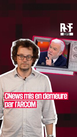 Dans sa décision rendue le 15 juin 2026, l’Arcom dresse un constat accablant. 

Après avoir analysé 168 heures de programmes sur @cnews au mois de mars 2025 qui faisait l’objet de l’enquête et de la saisine de RSF, le régulateur estime que trois quarts des séquences expriment “à quelques nuances près” le même point de vue. Pire, ajoute l’Arcom, les points de vue divergents “demeurent isolés et se voient même dans certains cas dévalorisés”.

Les analyses du régulateur convergent avec le travail d’enquête de RSF et arrivent au même constat implacable sur le caractère univoque des programmes et sur la place secondaire accordée aux faits par rapport au commentaire. 

Nous demeurons vigilants sur le changement de comportement de l’éditeur et nous réservons le droit de saisir à nouveau l’Arcom et faire sanctionner CNews, si le droit n’était pas appliqué.

–

In its decision issued on 15 June 2026, the French Regulatory Authority for Audiovisual and Digital Communication (Arcom) paints a damning picture. After analysing 168 hours of CNews programming dated March 2025 — the time period covered by the RSF investigation and referral — the regulator found that three-quarters of the segments expressed “with a few minor nuances” the same point of view. 

Worse still, Arcom adds, divergent viewpoints “remain isolated and are even, in some cases, disparaged.” 

The regulator’s analyses align with RSF’s investigative work and reach the same stark conclusion regarding the one-sided nature of the programming and the secondary role given to facts compared to commentary.

We will remain vigilant regarding the broadcaster’s change in behaviour and reserve the right to refer the matter back to Arcom and seek sanctions against CNews if the law is not enforced.