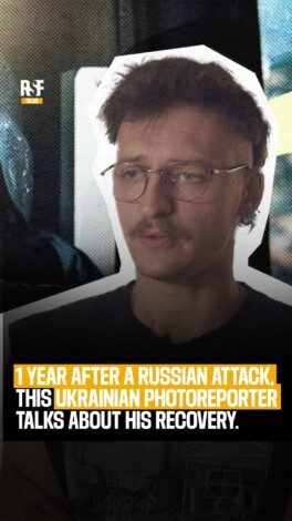 “It takes time to learn to live with it.” - Georgiy Ivanchenko
Ukrainian photojournalist Georgiy Ivanchenko was seriously injured on October 3rd, 2025, near the city of Druzhkivka in the Donetsk region during a targeted attack by a Russian FPV drone. At the time, he was working alongside his French colleague Antoni Lallican, who was killed in the attack.
Although he lost a leg, he has not given up photography. Georgiy now documents the aftermath of the war and those who, like him, must rebuild their lives while living with their injuries.
RSF followed him for a day in Lviv, a city in western Ukraine.

Watch this interview on our Youtube channel 🔗
—
« Il faut du temps pour apprendre à vivre. » - Georgiy Ivanchenko
Photoreporter ukrainien, Georgiy Ivanchenko a été grièvement blessé le 3 octobre 2025 près de Droujkivka, dans la région de Donetsk, lors d’une attaque ciblée de drone FPV russe. Il travaillait alors en binôme avec son confrère français Antoni Lallican, qui a été tué dans cette attaque.
Amputé d’une jambe, il n’a pourtant pas abandonné la photographie. Georgiy documente désormais les séquelles de la guerre et celles et ceux qui, comme lui, doivent se reconstruire avec leurs blessures.
Nous l’avons suivi pendant une journée dans son quotidien à Lviv, dans l’ouest de l’Ukraine.

Regardez l'interview sur notre chaîne YouTube 🔗